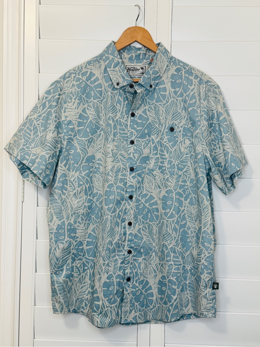 Howler Brothers Mansfield Shirt Size XL Blue Tropical Floral Leaf Button Down